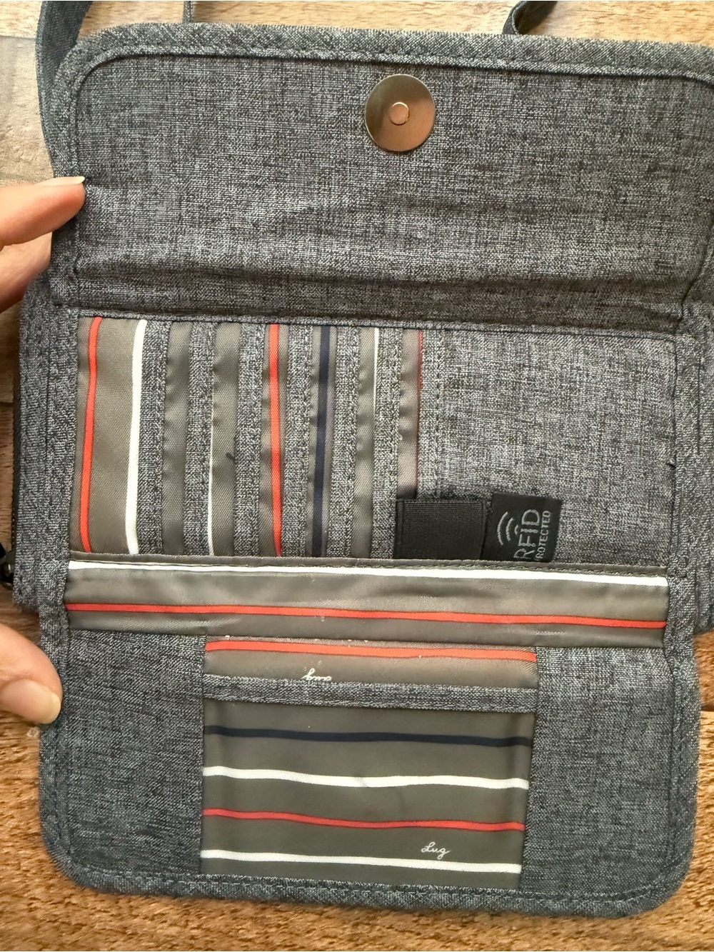 Lug RFID Crossbody Wallet Travel Organizer Gray Quilted NWOT - Picture 3 of 11